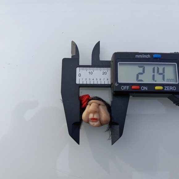 1970s Muppet Face Jolie Laide Pendant Bust of Theatre Ready Lady - Picture 9 of 12